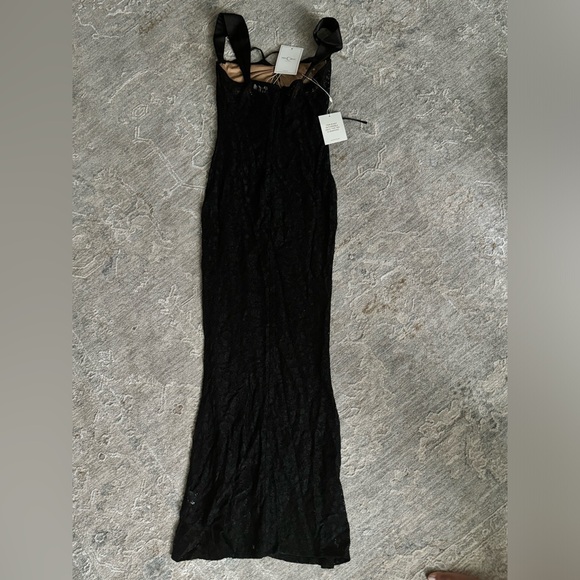 Miss Circle Veronica Black Lace Maxi Dress - Picture 5 of 6